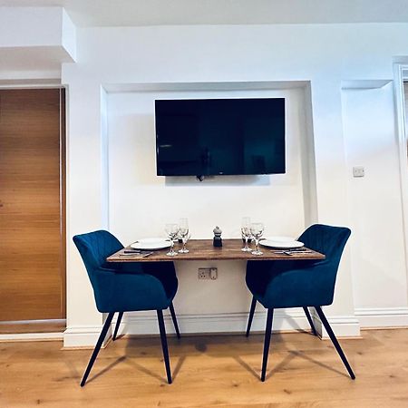 Private 2 Bed Guest House - Van Parking, M25 & A1 Connections Potters Bar Esterno foto