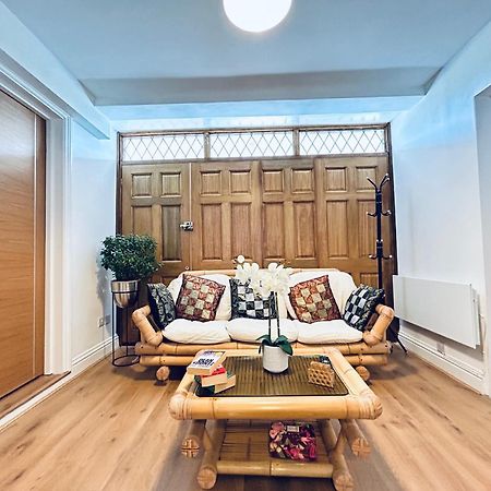 Private 2 Bed Guest House - Van Parking, M25 & A1 Connections Potters Bar Esterno foto