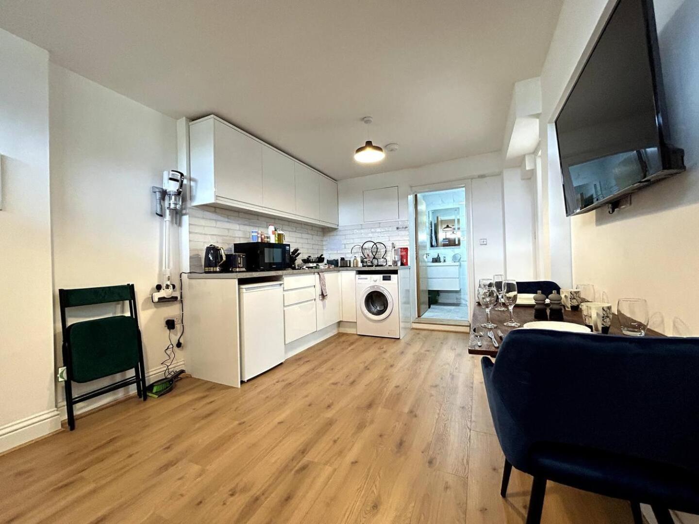 Private 2 Bed Guest House - Van Parking, M25 & A1 Connections Potters Bar Esterno foto