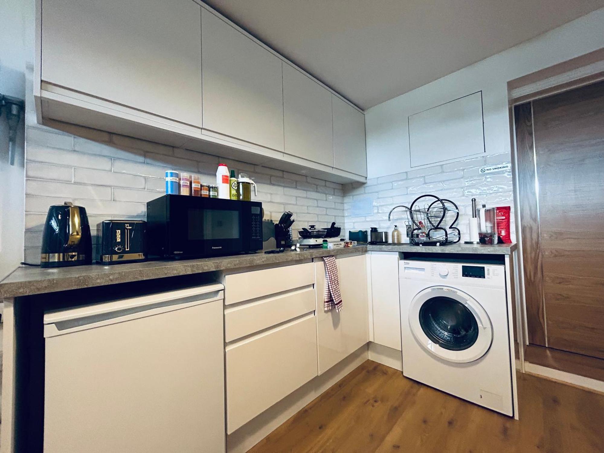 Private 2 Bed Guest House - Van Parking, M25 & A1 Connections Potters Bar Esterno foto